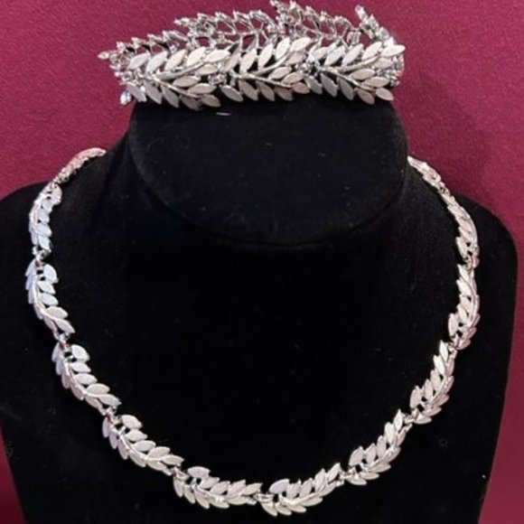 Trifari Jewelry - VTG CROWN TRIFARI Brushed Silver Leaf Link Bracelet Choker Necklace SET